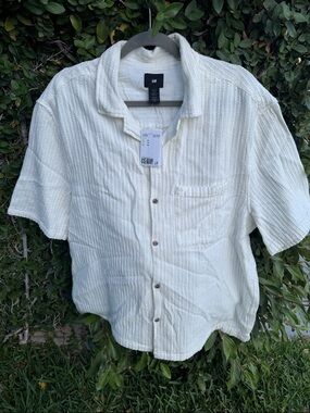 H&M Men's Cream Textured Short-Sleeve Button-Down Shirt